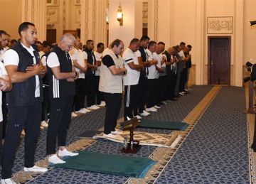 الرئيس السيسي يتفقد الأكاديمية العسكرية ويؤدي صلاة الفجر مع الطلبة الرئيس السيسي يتفقد الأكاديمية العسكرية ويؤدي صلاة الفجر مع الطلبة