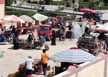 سبب إزعاجا ولا يستوعب الباعة.. شكاوى أهالي الفرافرة من نقل سوق اليوم الواحد (صور)