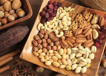 سر التركيز والنشاط.. ليه المكسرات مهمة لأطفالك في بداية الدراسة؟