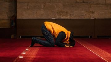 كيفية الجمع بين الأخذ بالأسباب واليقين بالله.. اعرف الطريقة كيفية الجمع بين الأخذ بالأسباب واليقين بالله.. اعرف الطريقة