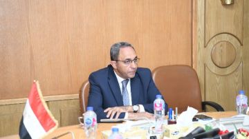 محافظ قنا يبحث مع المستثمرين خطة تسويق المناطق الصناعية لتعزيز فرص الاستثمار محافظ قنا يبحث مع المستثمرين خطة تسويق المناطق الصناعية لتعزيز فرص الاستثمار