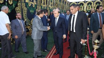 محافظ كفر الشيخ يقدم واجب العزاء في وفاة والدة مدير إدارة المرور.. صور