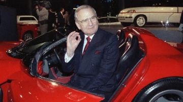 من هو لي إياكوكا الذى أنقذ شركة كرايسلر من الإفلاس ؟