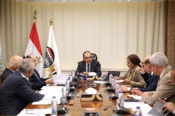 وزير قطاع الأعمال العام يتابع موقف مشروعات شركة الإسكندرية للاستثمارات والتنمية العمرانية وتوسعاتها الجديدة