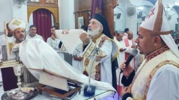 الأنبا باسيليوس يترأس قداس المناولة الاحتفالية بكنيسة السيدة العذراء بالحواصلية الأنبا باسيليوس يترأس قداس المناولة الاحتفالية بكنيسة السيدة العذراء بالحواصلية