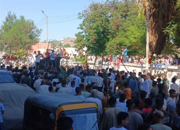 حاملين الأعلام.. الآلاف يحتفلون بالمولد النبوى بقنا (صور)