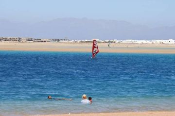 محافظ جنوب سيناء يستعرض مشروعات تنمية مدينة دهب