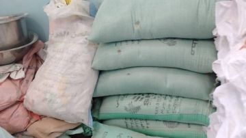 محافظة الجيزة: ضبط 3 طن دقيق بلدي مدعم و107 بطاقة تموينية و2 ماكينة صرف بالصف