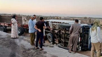 مصرع شخصين وإصابة 4 آخرين في تصادم لودر بسيارة نقل بالبحيرة مصرع شخصين وإصابة 4 آخرين في تصادم لودر بسيارة نقل بالبحيرة