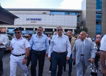  24 ساعة للكافيهات لتوفيق أوضاعها .. محافظ الإسكندرية يفاجئ سيدي جابر لإزالة التعديات على الأرصفة (صور)