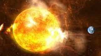 خارجة من الشمس .. تحذير عاصفة جيومغناطيسية تصدم الأرض غدا