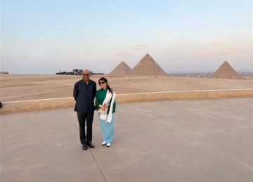 رئيس سنغافورة وقرينته يزوران المتحف المصري الكبير ومنطقة أهرامات الجيزة