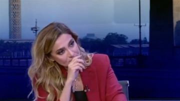 مذيعة إكسترا نيوز تدخل في نوبة بكاء خلال استضافتها أسيرا فلسطينيا محررا مذيعة إكسترا نيوز تدخل في نوبة بكاء خلال استضافتها أسيرا فلسطينيا محررا