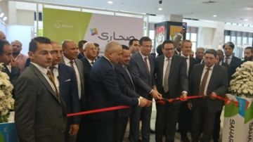 وزير الزراعة يتفقد أجنحة معرض صحاري ويشيد بالعارضين