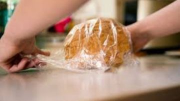 أضرار استخدام البلاستيك في الطعام.. سموم خفية تهدد صحتك كل يوم.. العقم والسمنة وأمراض القلب الأبرز