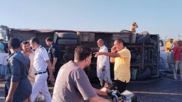 ارتفاع عدد ضحايا انقلاب أتوبيس بمركز الحسينية إلى 33 مصابا وحالة وفاة