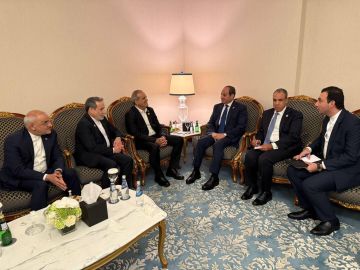 السيسي وبزشكيان يبحثان تعزيز العلاقات المصرية الإيرانية وأزمات المنطقة