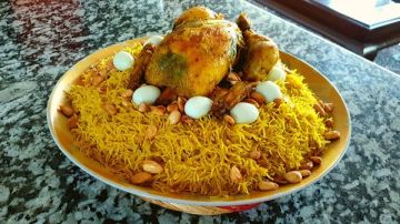 الفراخ المغربي بحشو الشعرية.. طبق تراثي بنكهات فاخرة وتأثير أندلسي الفراخ المغربي بحشو الشعرية.. طبق تراثي بنكهات فاخرة وتأثير أندلسي