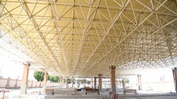 بمساحة 8 آلاف متر.. محافظ قنا يتابع أعمال مجمع مواقف نجع حمادي