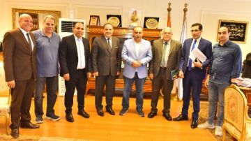 محافظ أسيوط يبحث مع التنمية الزراعية والريفية فرص الاستثمار وتعزيز المشروعات التنموية