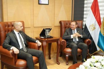 بروتوكول تعاون بين الاعتماد والرقابة الصحية و حماة الأرض لتعزيز التحول الأخضر واستدامة القطاع الصحي. بروتوكول تعاون بين الاعتماد والرقابة الصحية و حماة الأرض لتعزيز التحول الأخضر واستدامة القطاع الصحي.