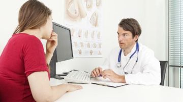 كل ما تريدين معرفته عن سرطان عنق الرحم.. أسبابه وأعراضه