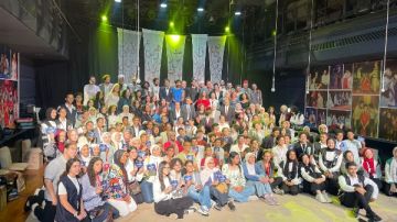 المشاركون في البرنامج الرئاسي لتأهيل النشء للقيادة يلبون دعوة وزير الثقافة ويشهدون عرض حواديت وعروض مهرجان مسرح الطفل ويزورون متحف الفن الحديث