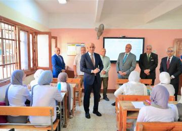 بالصور..وزير التعليم ومحافظ القليوبية يتابعان سير العملية التعليمية فى عدد من المدارس بالصور..وزير التعليم ومحافظ القليوبية يتابعان سير العملية التعليمية فى عدد من المدارس