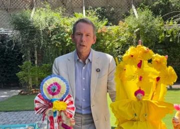 نائب السفير الألماني بالقاهرة يحتفل بالمولد النبوي الشريف (فيديو) نائب السفير الألماني بالقاهرة يحتفل بالمولد النبوي الشريف (فيديو)