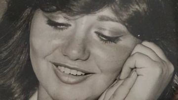 ذكريات من اللحظة الذهبية.. ليلي علوي تشارك صورا نادرة لها