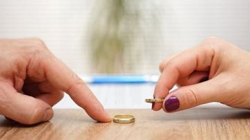 هل يعتبر قول زوجتك نفسي عبر الهاتف زواجا شرعيا؟ أمين الفتوى يجيب