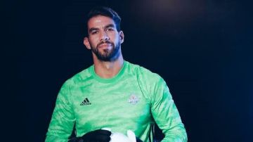 الحياة ما بتديش للواحد كل حاجة.. منشور غامض من شريف إكرامي على فيسبوك الحياة ما بتديش للواحد كل حاجة.. منشور غامض من شريف إكرامي على فيسبوك