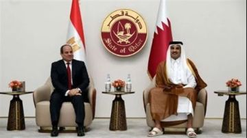 الرئيس السيسي يؤكد لأمير قطر تضامن مصر الكامل واستعدادها لتقديم الدعم والمساندة الرئيس السيسي يؤكد لأمير قطر تضامن مصر الكامل واستعدادها لتقديم الدعم والمساندة