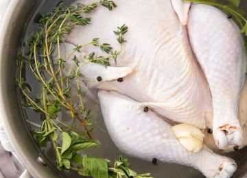  بالجلد ولا من غير .. أيهما أفضل لصحتك طهي الدجاج بالجلد أو بدونه؟ تعرف على الحقيقة لضمان وجبة صحية