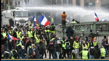 توترات في باريس واشتباكات بين بعض المتظاهرين وقوات الأمن