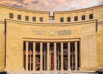 خبير مصرفي: سعر الصرف التحدي الأكبر.. والاقتصاد المصري يتمتع بمرونة في مواجهة الأزمات