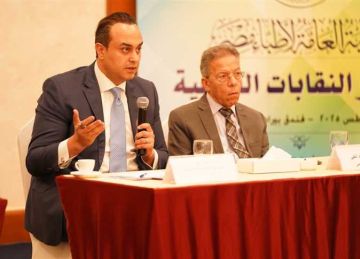 رئيس الرعاية الصحية يلقي محاضرة تعريفية بامتيازات الأطباء بمنظومة التأمين الشامل