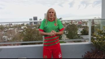 روبرت كارمونا: عمري 63 عاما ولا زلت أمارس كرة القدم.. وأحلم باللعب في مصر روبرت كارمونا: عمري 63 عاما ولا زلت أمارس كرة القدم.. وأحلم باللعب في مصر