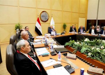 كامل الوزير يترأس اجتماع الجمعية العامة للشركة القابضة لمشروعات الطرق والكباري والنقل البري