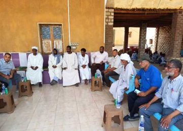 لجنة ميدانية لحل مشكلات أهالي العبابدة والبشارية في مركز دراو بأسوان