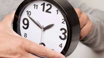 استعد لتغيير ساعتك.. موعد تطبيق التوقيت الشتوي 2025 وإلغاء الصيفي استعد لتغيير ساعتك.. موعد تطبيق التوقيت الشتوي 2025 وإلغاء الصيفي