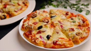 الوصفة الأصلية.. ما هي مقادير وطريقة عمل البيتزا؟