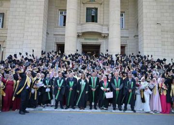 بالسلام الجمهوري وتلاوة القرآن.. بيطري القاهرة تحتفل بتخريج دفعة 2025 (تفاصيل) بالسلام الجمهوري وتلاوة القرآن.. بيطري القاهرة تحتفل بتخريج دفعة 2025 (تفاصيل)