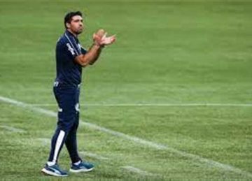 تقرير برازيلي: مدرب بالميراس يتلقى عرضا لتدريب الأهلي.. وهذا موقفه