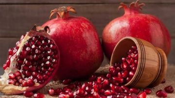 تناول الرمان يوميا.. درع طبيعي لمناعة قوية وقلب صحي تناول الرمان يوميا.. درع طبيعي لمناعة قوية وقلب صحي