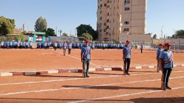 فى أول يوم دراسة .. وكيل وزارة التعليم بأسيوط يحضر طابور الصباح وتحية العلم