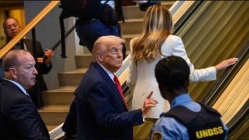 الأمم المتحدة كشفت الفاعل.. ما سبب توقف السلم الكهربائي بترامب وميلانيا؟