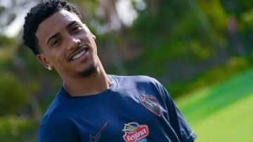 الزمالك بالزي الأزرق أمام الأهلي في القمة غداً الزمالك بالزي الأزرق أمام الأهلي في القمة غداً