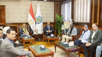 رئيس جامعة دمنهور يستقبل وفد جامعة وارسو لبحث سبل التعاون بين الطرفين رئيس جامعة دمنهور يستقبل وفد جامعة وارسو لبحث سبل التعاون بين الطرفين