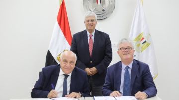 عاشور يشهد توقيع تجديد بروتوكول تعاون بين جامعة المستقبل وكورك الأيرلندية